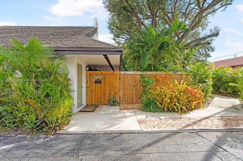 7705 100th St, Miami, FL 33156-8106