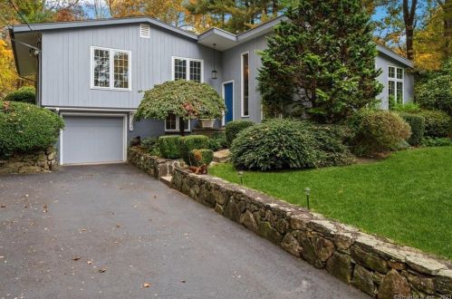 103 Briar Brae Rd, Stamford, CT 06903-1727
