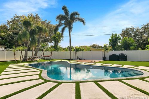 1961 56th Way, Hollywood FL  33021-3813 exterior