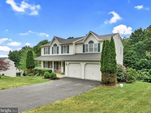 73 Kelsey Dr, Schuylkill Haven, PA 17972-9736