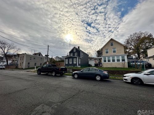 127 Fulton St, Woodbridge NJ  07095-2619 exterior