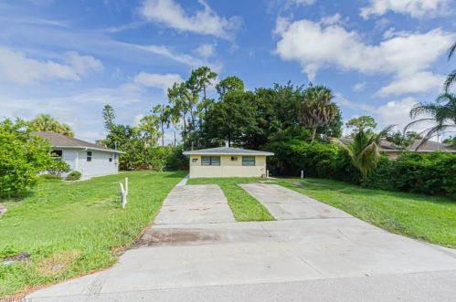 5221 Sholtz St, Naples, FL 34113-8761