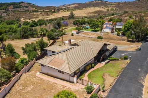 29955 Robbie Ln, Vista, CA 92084-1101