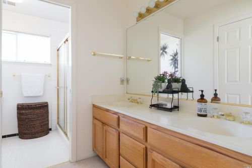 1195 Exeter Dr, Santa Rosa CA  95401-8823 exterior