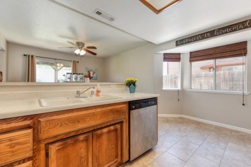 7064 Castle Creek Way, Rio Linda CA  95673-2441 exterior