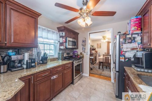 146 Oakmanor Pkwy, South Plainfield NJ  07080-4923 exterior