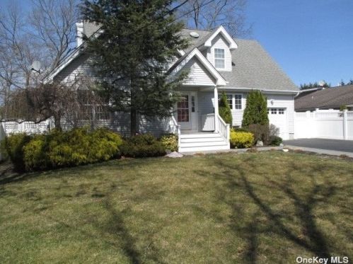 69 Mowbray St, Canaan Lake NY  11772-2113 exterior