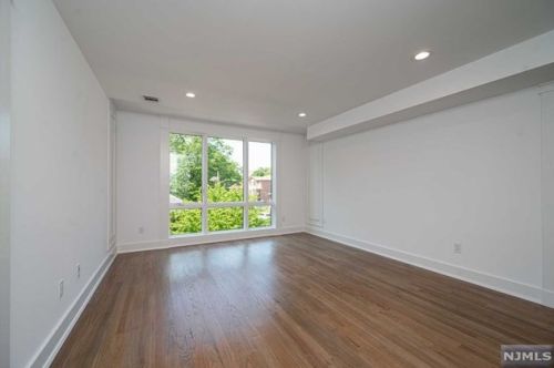 141 Homestead Ave, Palisades Park, NJ 07650-1548