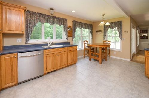 15 Coventry Ln, Salem NH 03079-1369 exterior