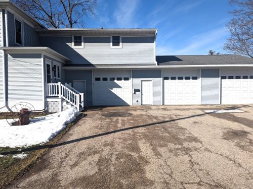 138 Howard St, Walworth, WI 53184-9509