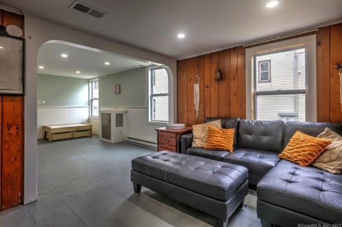 114 New Haven Ave, Derby CT 06418-2161 exterior