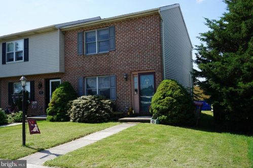 425 Ridge Ave, Hanover, PA 17331-9511