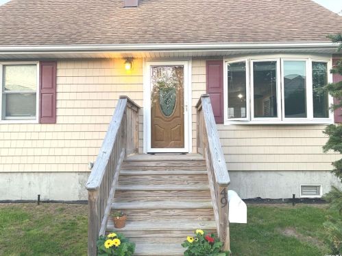 49 Mortimer Ave, Babylon, NY 11702-4004
