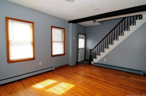 33 Grove St, Windsor Locks CT  06096-1829 exterior