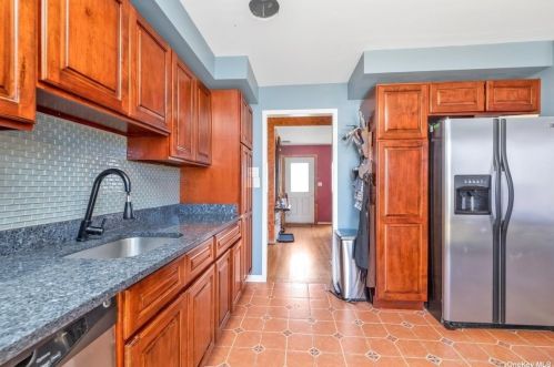 1506 Peapond Rd, North Bellmore NY  11710-2924 exterior