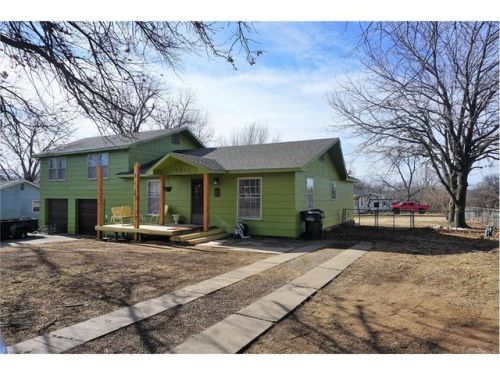1011 6th St, Henryetta, OK 74437-9308