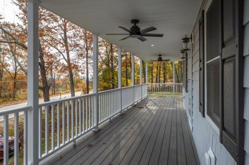 8 Walnut Hill Rd, Sandown NH  03873-2305 exterior