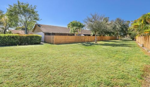 6704 193rd Ter, Hialeah FL  33015-2454 exterior