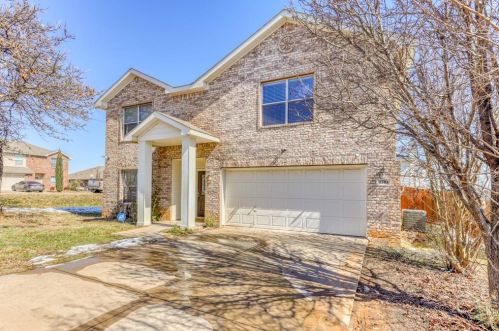 1701 Enoch Dr, Fort Worth, TX 76112-4437