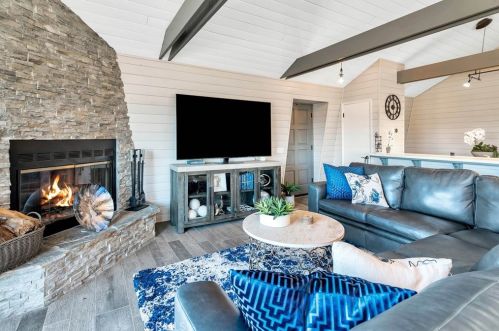 2355 Lakeview Dr, Lake Nacimiento CA  93426-9626 exterior