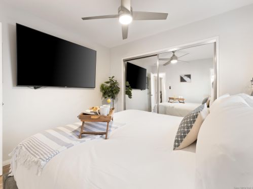 824 Anacapa Ct, San Diego CA  92109-8203 exterior