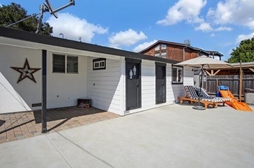3130 Airline Hwy, Hollister CA  95023-9725 exterior
