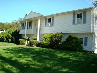 37 Austin Ave, Smithfield, RI 02828-1421