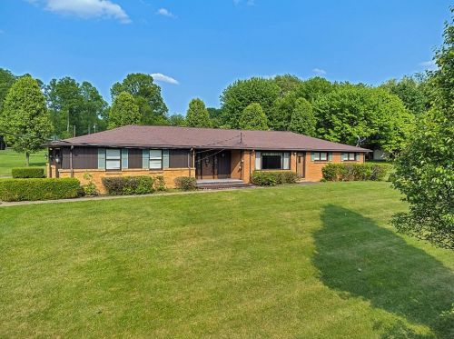 1702 Ridge Rd, Jeannette PA  15644-9794 exterior