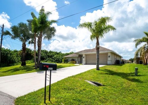 5237 Butte St, Lehigh Acres, FL 33971-7551