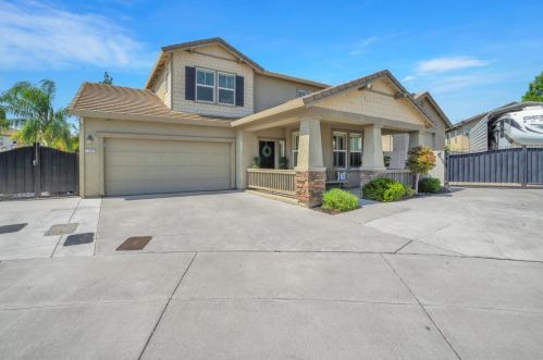 1305 Oak Leaf Cir, Valley Home CA 95361-2769 exterior