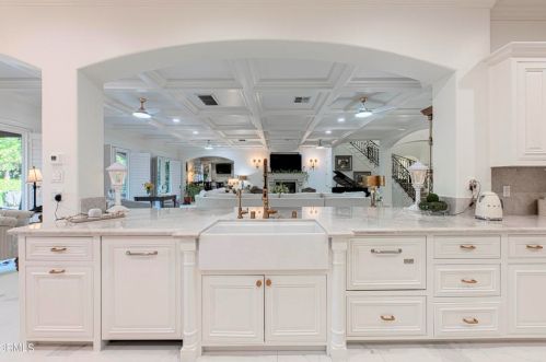 840 Fairway Dr, Bakersfield CA 93309-2416 exterior