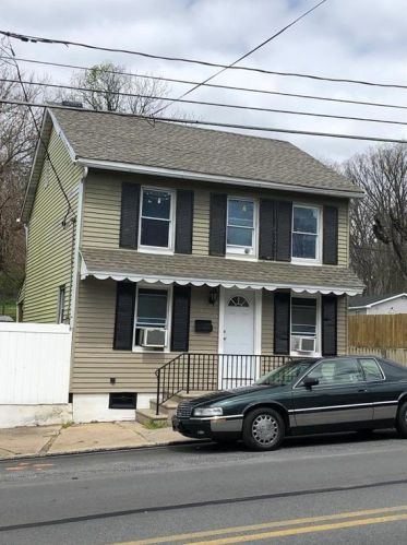 438 Race St, Catasauqua, PA 18032-1112