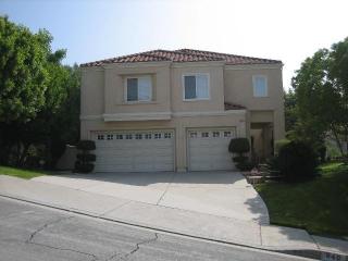 940 Calle Canta, Glendale CA  91208-3015 exterior