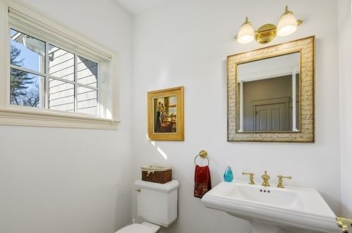 29 Cedar St, Cohasset MA  02025-1211 exterior