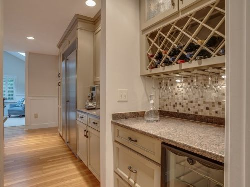 37 Chestnut St, North Andover MA  01845-5211 exterior