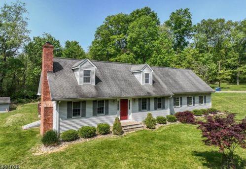 79 Mount Kipp Rd, Glen Gardner, NJ 08826-3224
