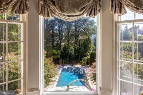 3210 R St, Washington DC  20024-3419 exterior