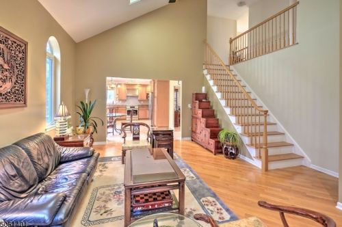 16 Steeple Chase Ct, Bedminster NJ  07921-1638 exterior