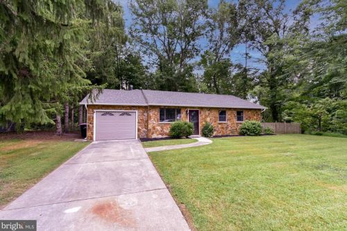 5 Holly Ct, Blenheim NJ  08012-5303 exterior