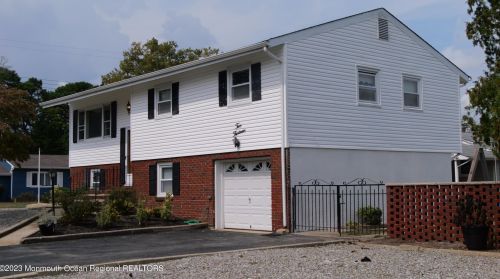 213 Pine Tree Dr, Bricktown, NJ 08723-6032