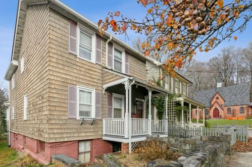 6 Cherry St, Nelsonville, NY 10516-2504