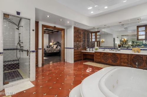 41 Biltmore Est, Phoenix AZ 85016-2819 exterior