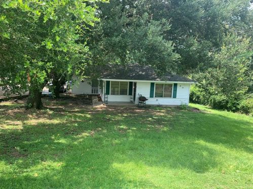 3102 Montgomery Rd, Huntsville, TX 77340-6024