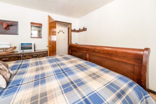 340 Sherwood Blvd, Big Bear City CA  92314 exterior