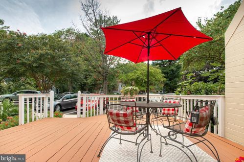 1564 Goldenrain Ct, Herndon VA  20190-4036 exterior