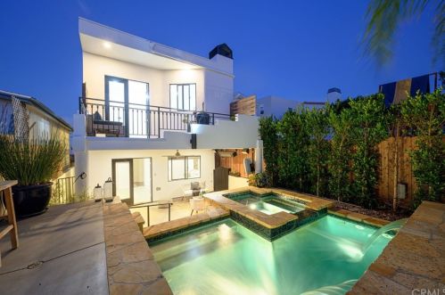 513 Dianthus St, Manhattan Beach CA  90266-6720 exterior