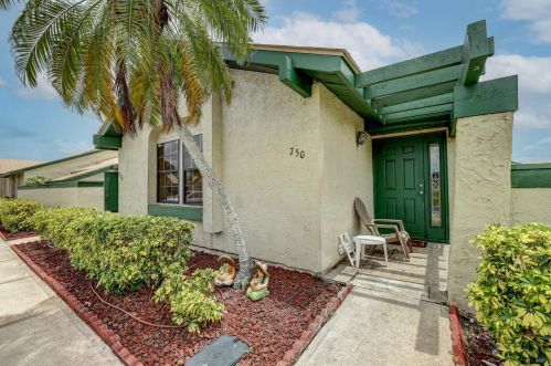 750 Claudia Ave, Fort Pierce, FL 34953-6376