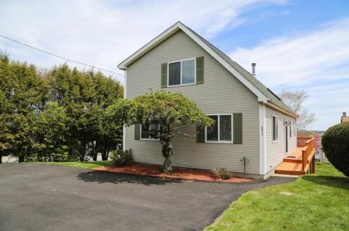 853 Boston Neck Rd, South Kingstown RI  02882-2904 exterior