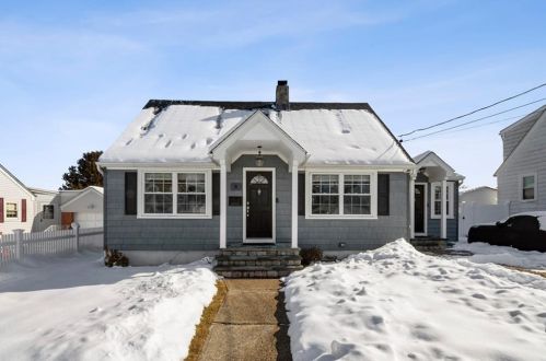 6 Brentwood Dr, Providence, RI 02919-4802