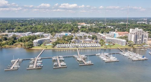 214 Miracle Strip Pkwy, Fort Walton Beach FL  32548-6651 exterior